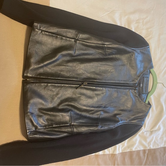 Excellent condition genuine leather and knit combo sweater jacket size small - Picture 3 of 3